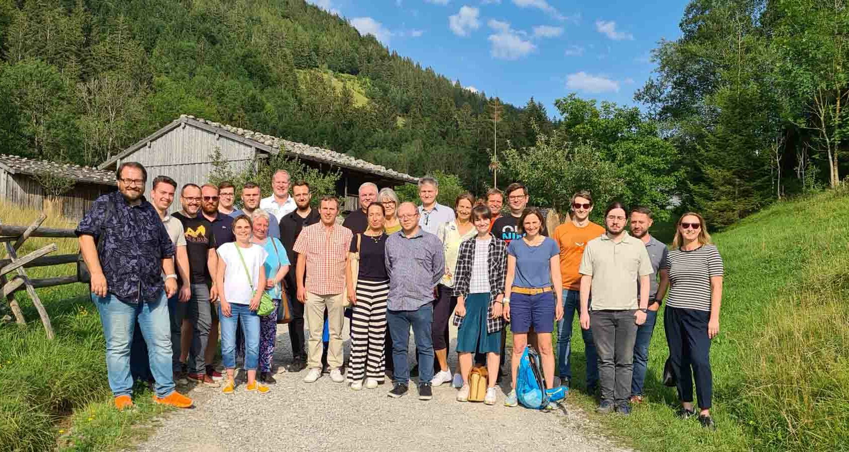Gruppenfoto Firma Steigauf beim Firmenevent im Gartenrestaurant.